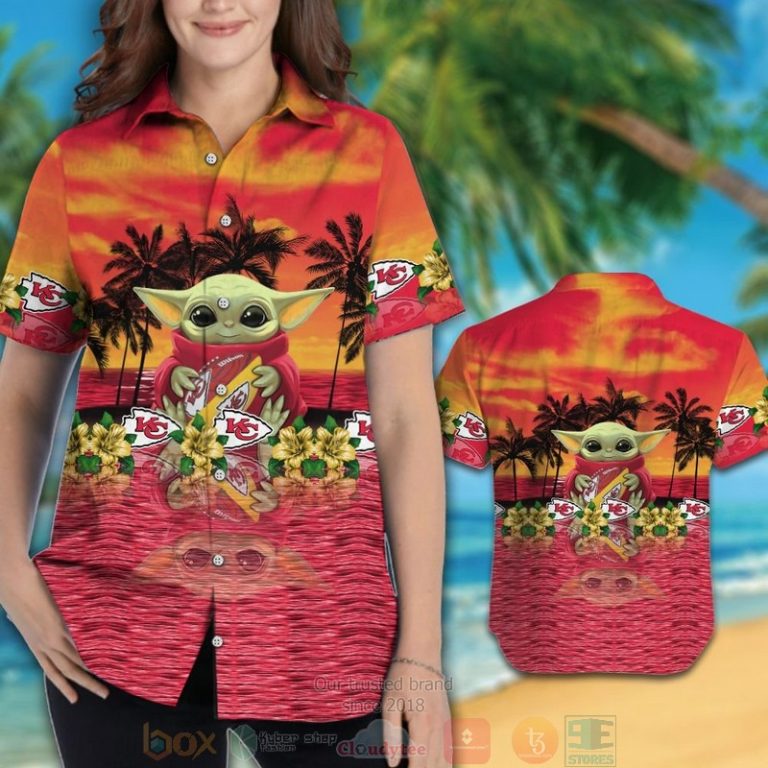Baby_Yoda_hug_Kansas_City_Chiefs_hawaiian_shirt_and_shorts_1_2-768x768-1