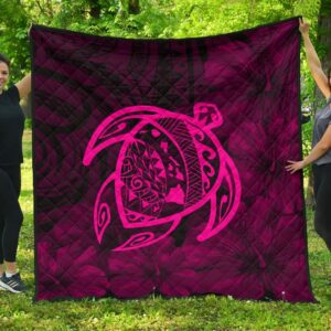 FamilyGater Quilt - Hawaii Turtle Kanaka Map Hibiscus Poly Premium Quilt - Pink - AH J4