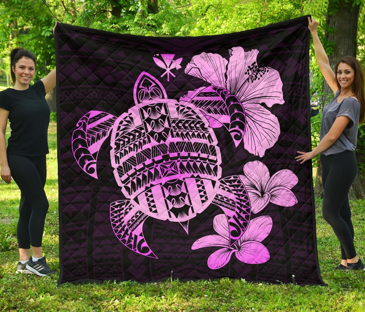 FamilyGater Quilt - Hawaiian Kanaka Hibiscus Plumeria Mix Polynesian Turtle Premium Quilt Pink AH J1 FamilyGater Quilt - Hawaiian Kanaka Hibiscus Plumeria Mix Polynesian Turtle Premium Quilt Pink AH J1