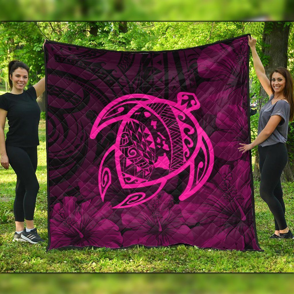 FamilyGater Quilt - Hawaiian Map Turtle Kanaka Hibiscus Polynesian Premium Quilts - Pink - AH - J4C FamilyGater Quilt - Hawaiian Map Turtle Kanaka Hibiscus Polynesian Premium Quilts - Pink - AH - J4C