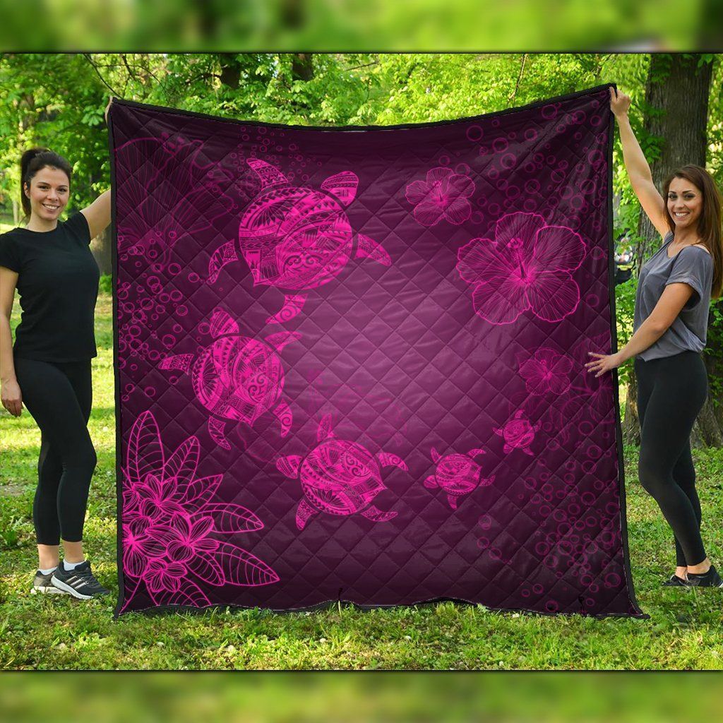 FamilyGater Quilt - Hawaiian Plumeria Hibiscus Turtle Under Sea Polynesian Premium Quilts Pink AH - J7C FamilyGater Quilt - Hawaiian Plumeria Hibiscus Turtle Under Sea Polynesian Premium Quilts Pink AH - J7C
