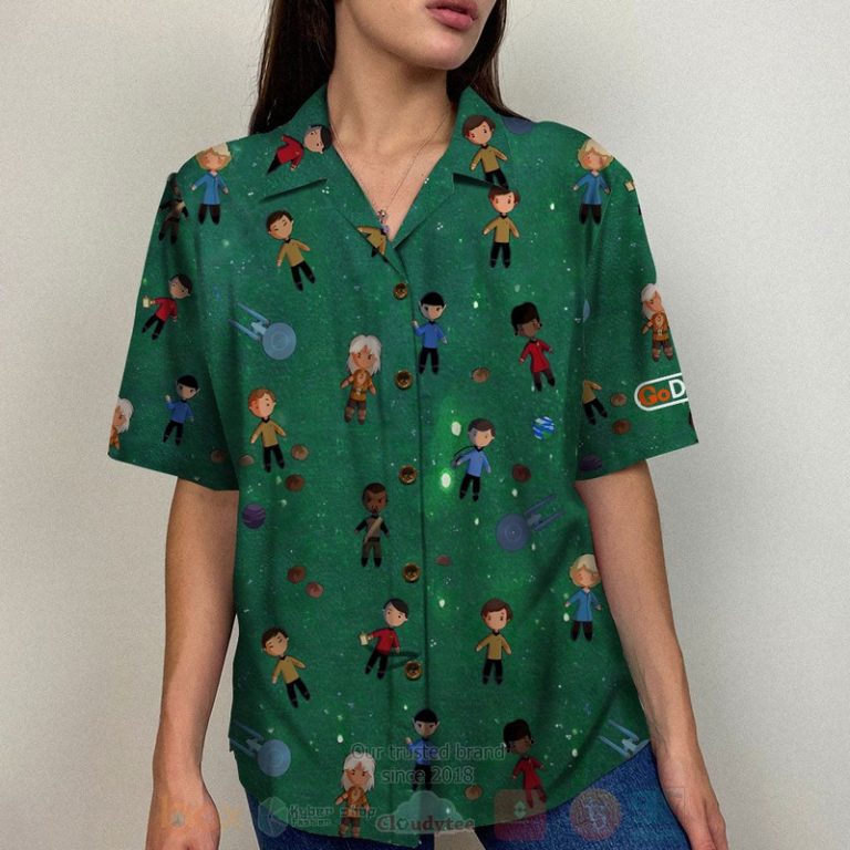 Person_With_Green_Background-Hawaiian_Shirt_Aloha_Hawaiian_Shirt_Short_1_2-768x768-1